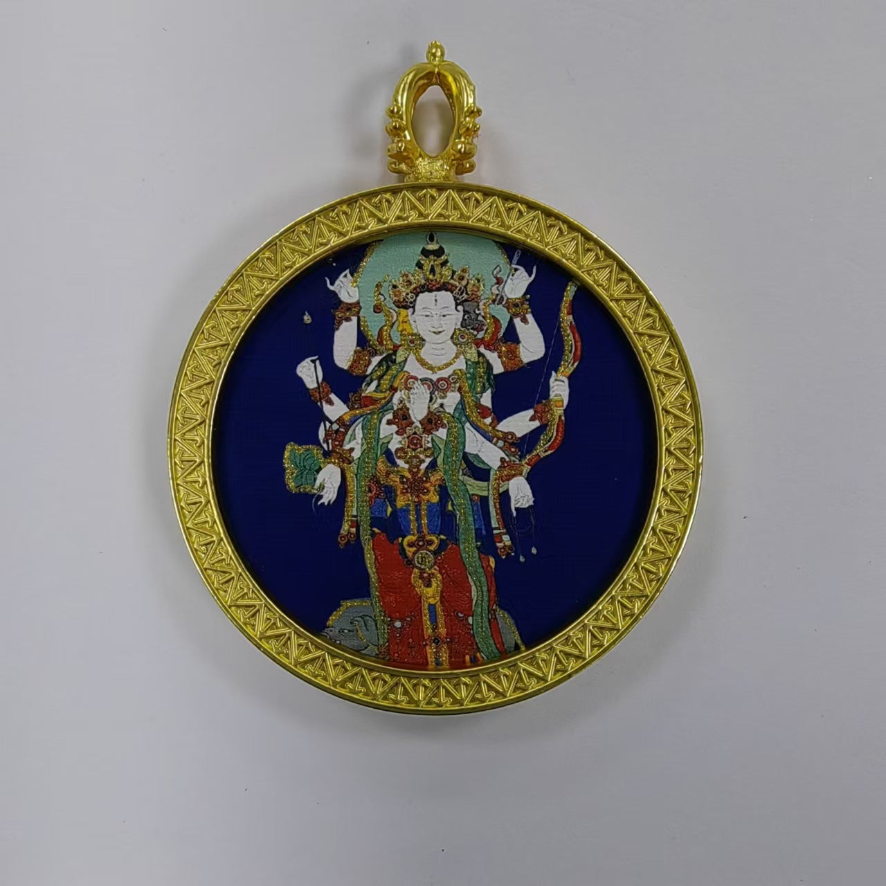 Round golden thangka pendant Beautiful pendant necklace Ancient Chinese pure painting art