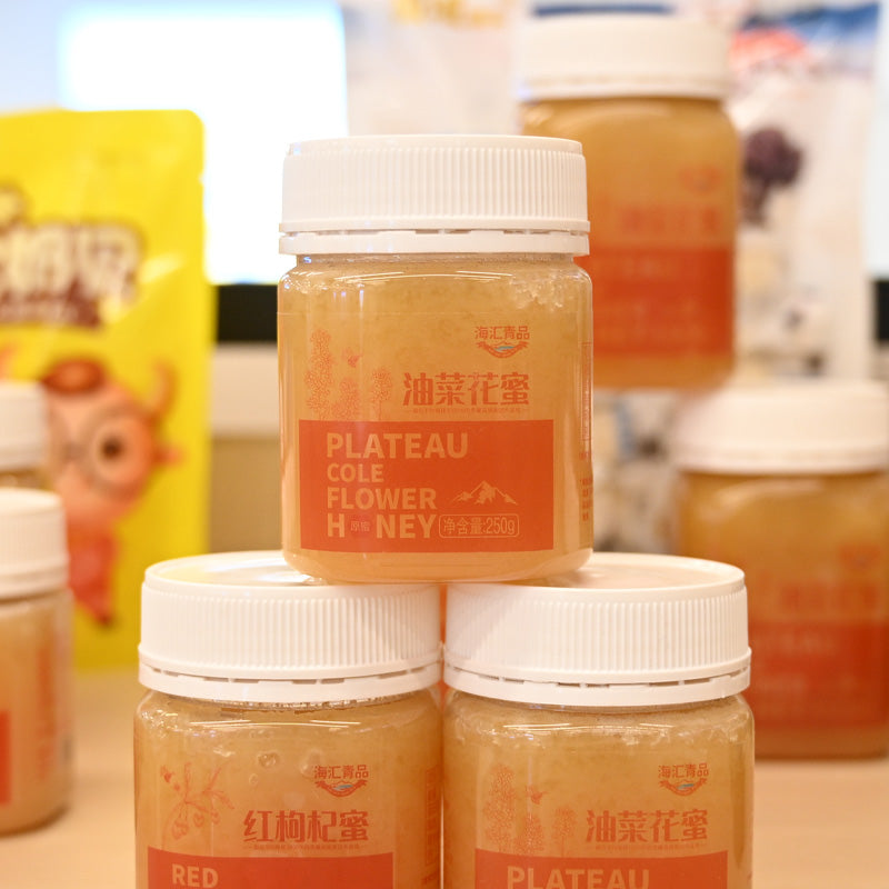 Qinghai specialty rapeseed flower honey is rich in nutrition and contains a variety of vitamins, beautifying and nourishing the skin, with a unique taste
