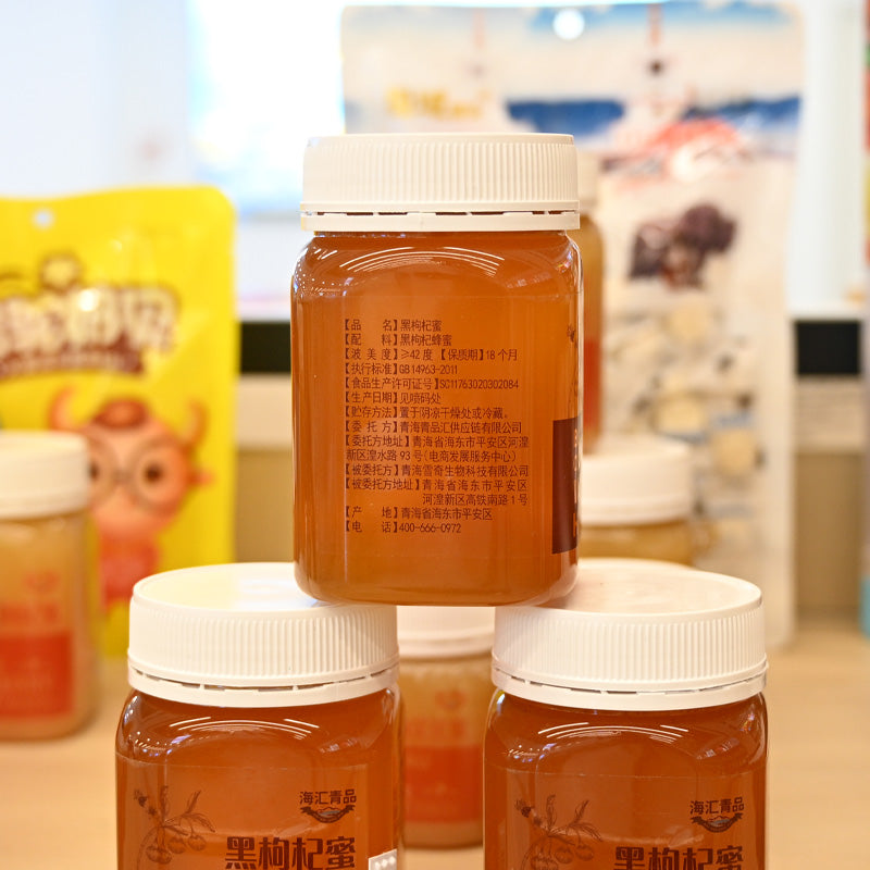Qinghai specialty rapeseed flower honey is rich in nutrition and contains a variety of vitamins, beautifying and nourishing the skin, with a unique taste